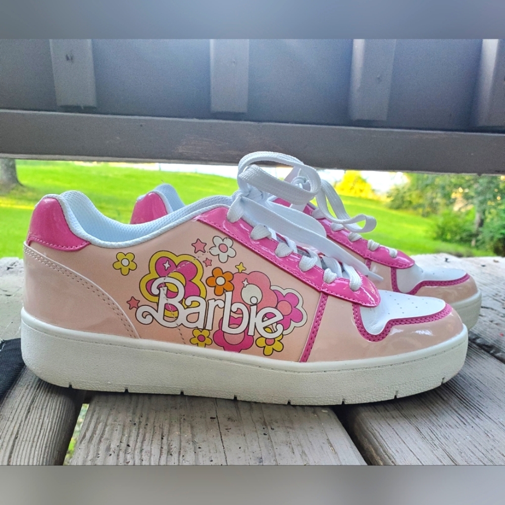 Womans Barbie tennis shoe. Sz 9
